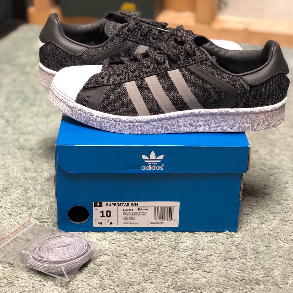 NEW Adidas Men’s (10) Superstar Sneakers
